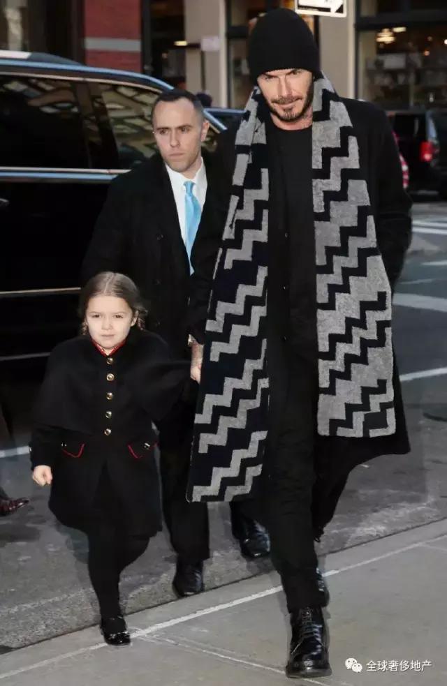 贝克汉姆：后盾情人还不够做最型潮爸女儿奴~｜美行加人20