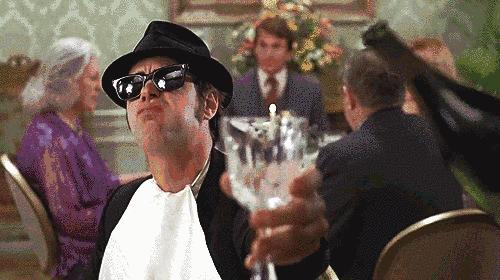 不雷不鸣｜我对喝酒喝死的，天生有种亲近感