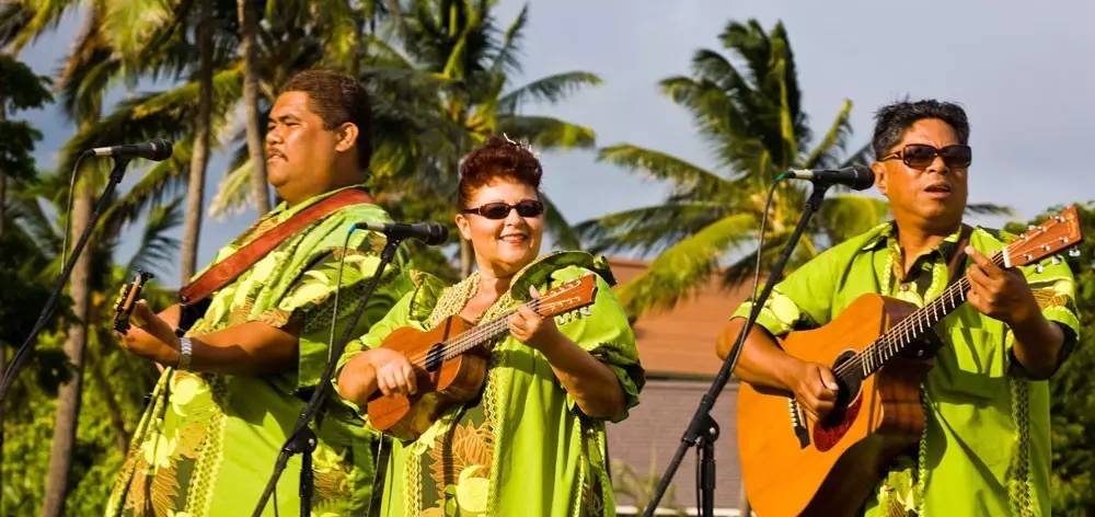 用一把尤克里里，撩动整个夏日