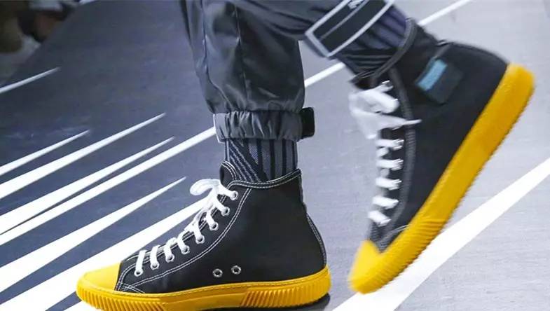 prada普拉达春夏时装周,prada普拉达2012秋冬男装走秀