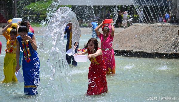 西双版纳在水一方泼水节,版纳哪里可以感受泼水