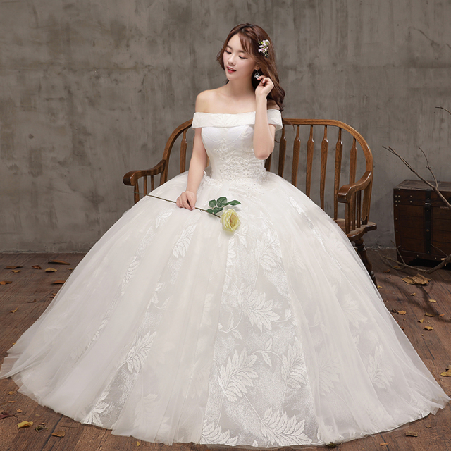 胸小的新娘怎么选婚纱,胸小的新娘穿什么婚纱