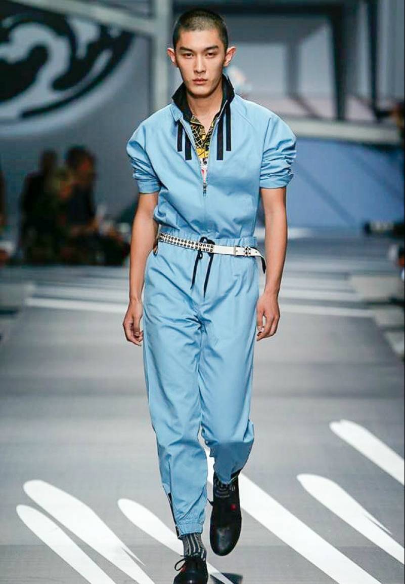 prada普拉达春夏时装周,prada普拉达2012秋冬男装走秀