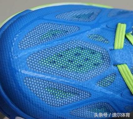 adidas阿迪达斯颜值鞋,阿迪达斯久站不累脚的鞋纯黑
