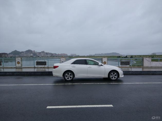 丰田锐志车主吐槽油耗太高,锐志车的评价