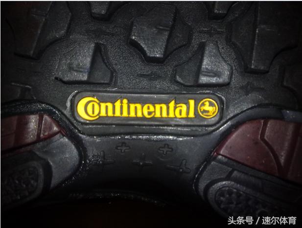 adidas阿迪达斯颜值鞋,阿迪达斯久站不累脚的鞋纯黑