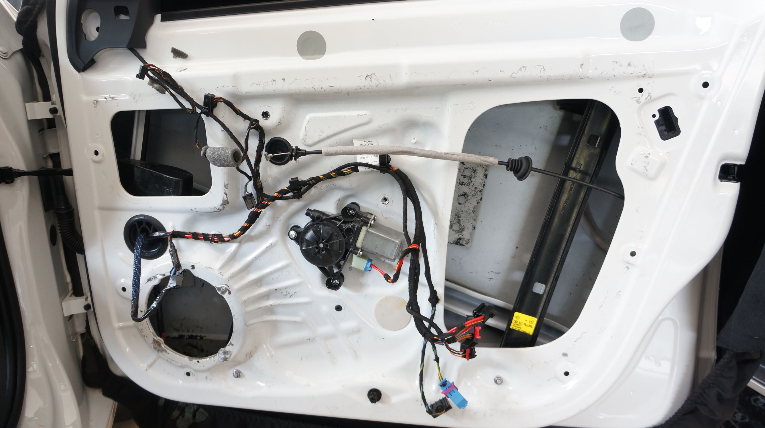 斯柯达明锐12款原车几个鸣笛喇叭,09款斯柯达明锐鸣笛喇叭自己更换