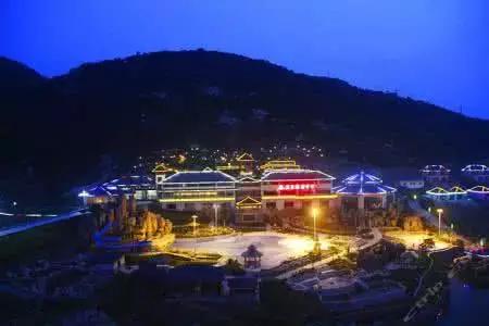 夏天和冬天泡温泉哪个好,夏天和冬天哪个更适合泡温泉