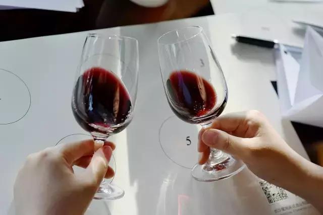 如何挑选一款适合自己的葡萄酒,小白怎么挑选适合自己的葡萄酒