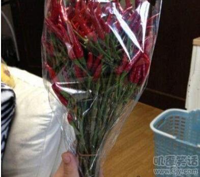 舔第二碗时，丈母娘拉我的手说：放这儿吧！等下我来洗