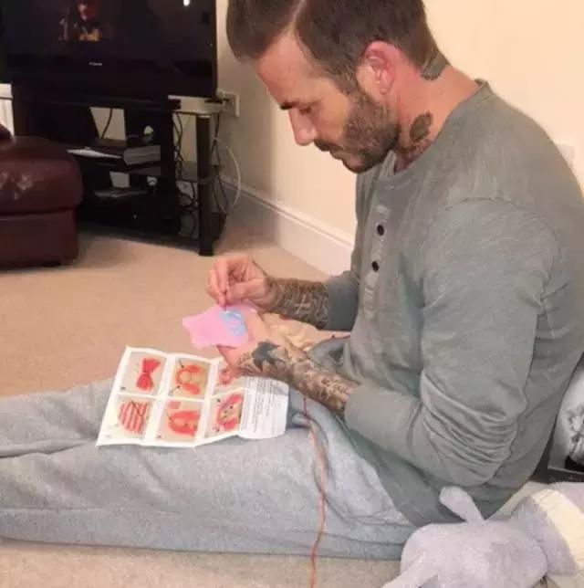 贝克汉姆：后盾情人还不够做最型潮爸女儿奴~｜美行加人20