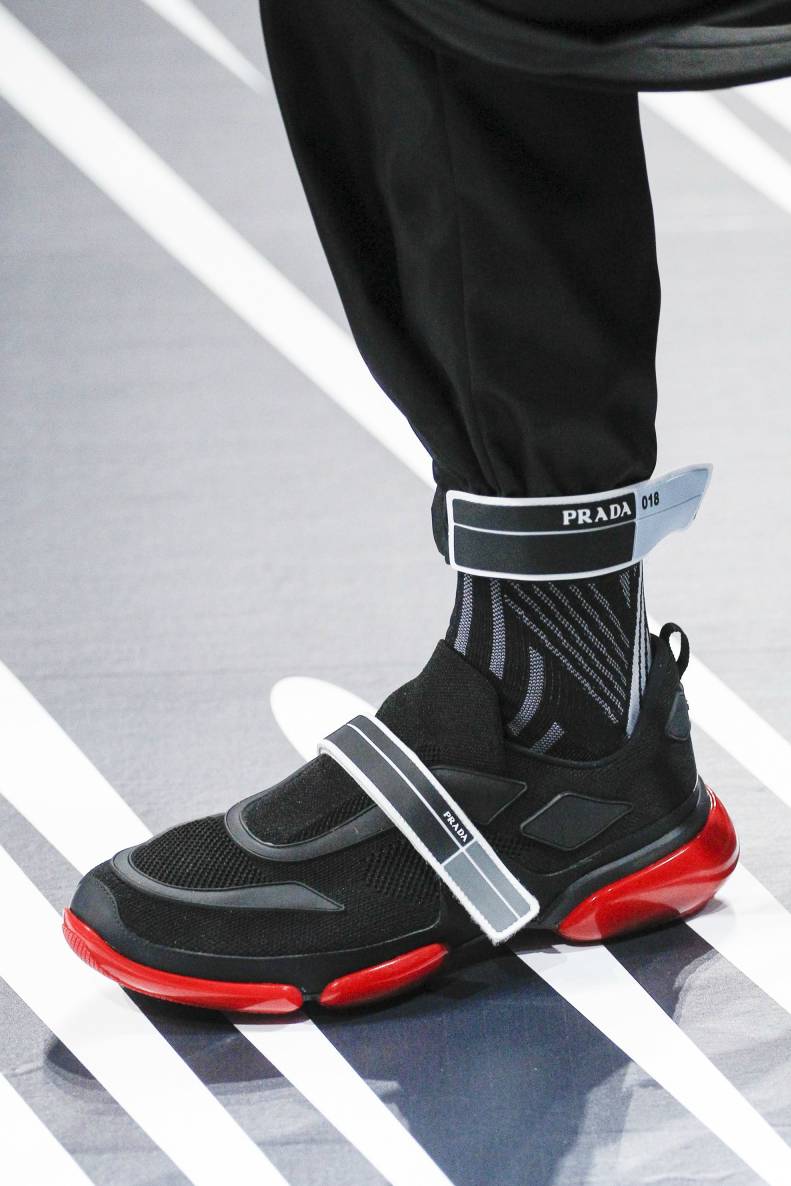 prada普拉达春夏时装周,prada普拉达2012秋冬男装走秀