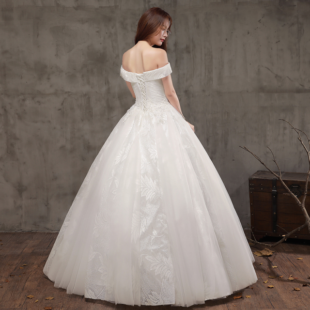 胸小的新娘怎么选婚纱,胸小的新娘穿什么婚纱