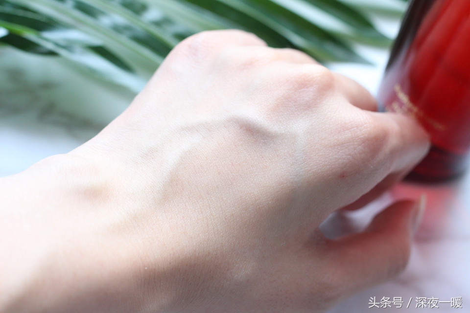 雅诗兰黛红石榴水哪个适合夏天用,红石榴水雅诗兰黛油皮