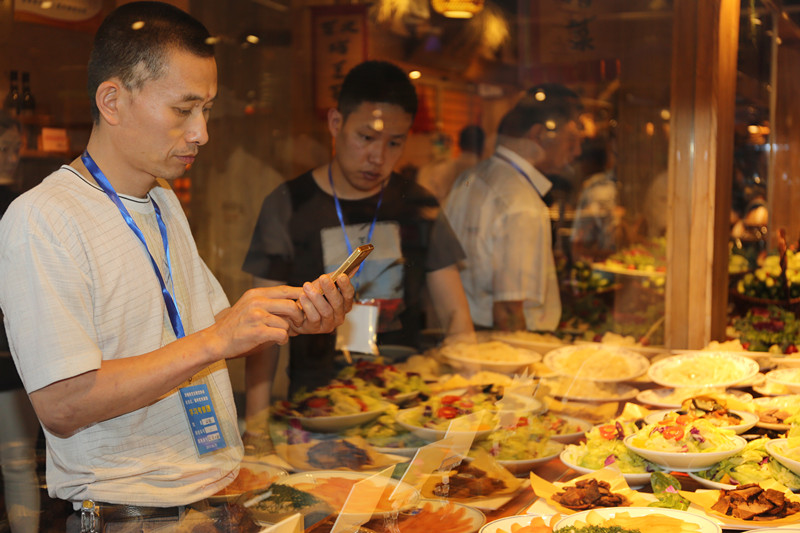 餐饮发展趋势——滨州餐饮协会百人考察团前来参观考察明档