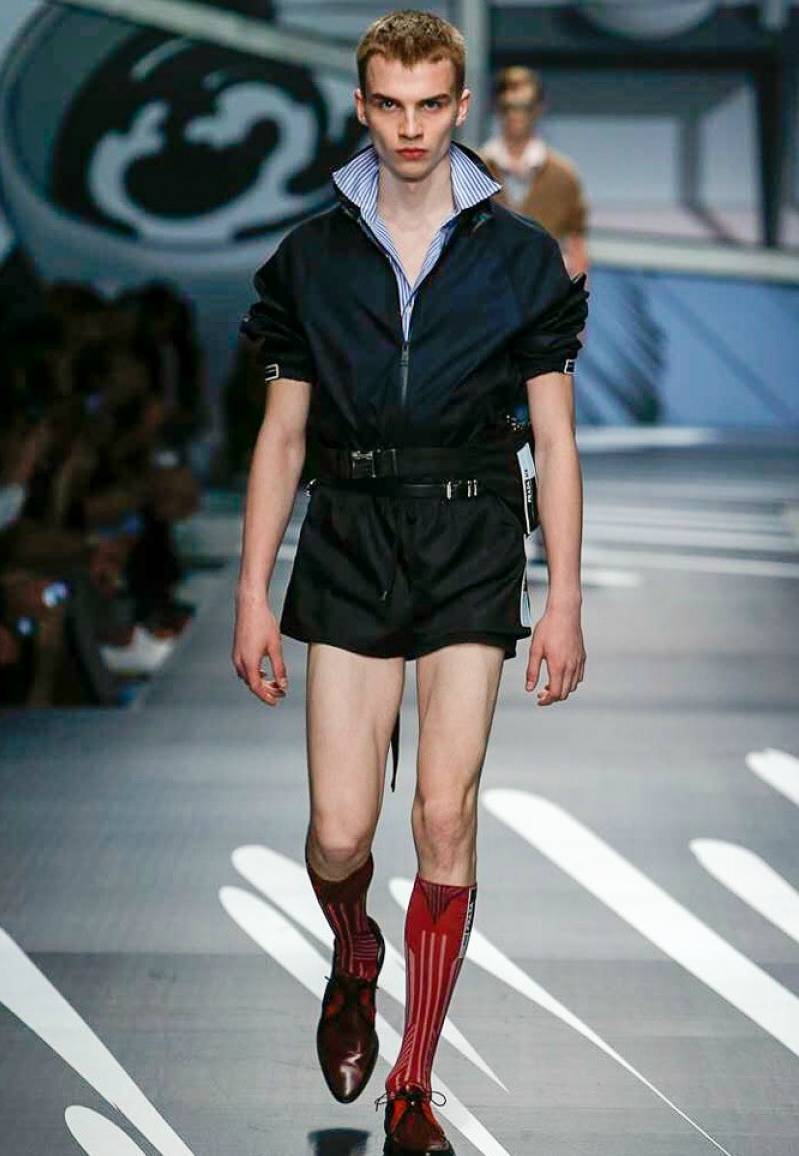 prada普拉达春夏时装周,prada普拉达2012秋冬男装走秀