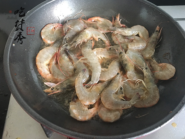 你肯定没有吃过这样的基围虾！因为调料和烹饪步骤不一样，今天手把手教你怎么去做