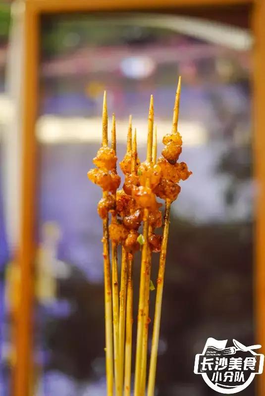 这家远离热门宵夜圣地的湘西烧烤店凭什么吸引食客？