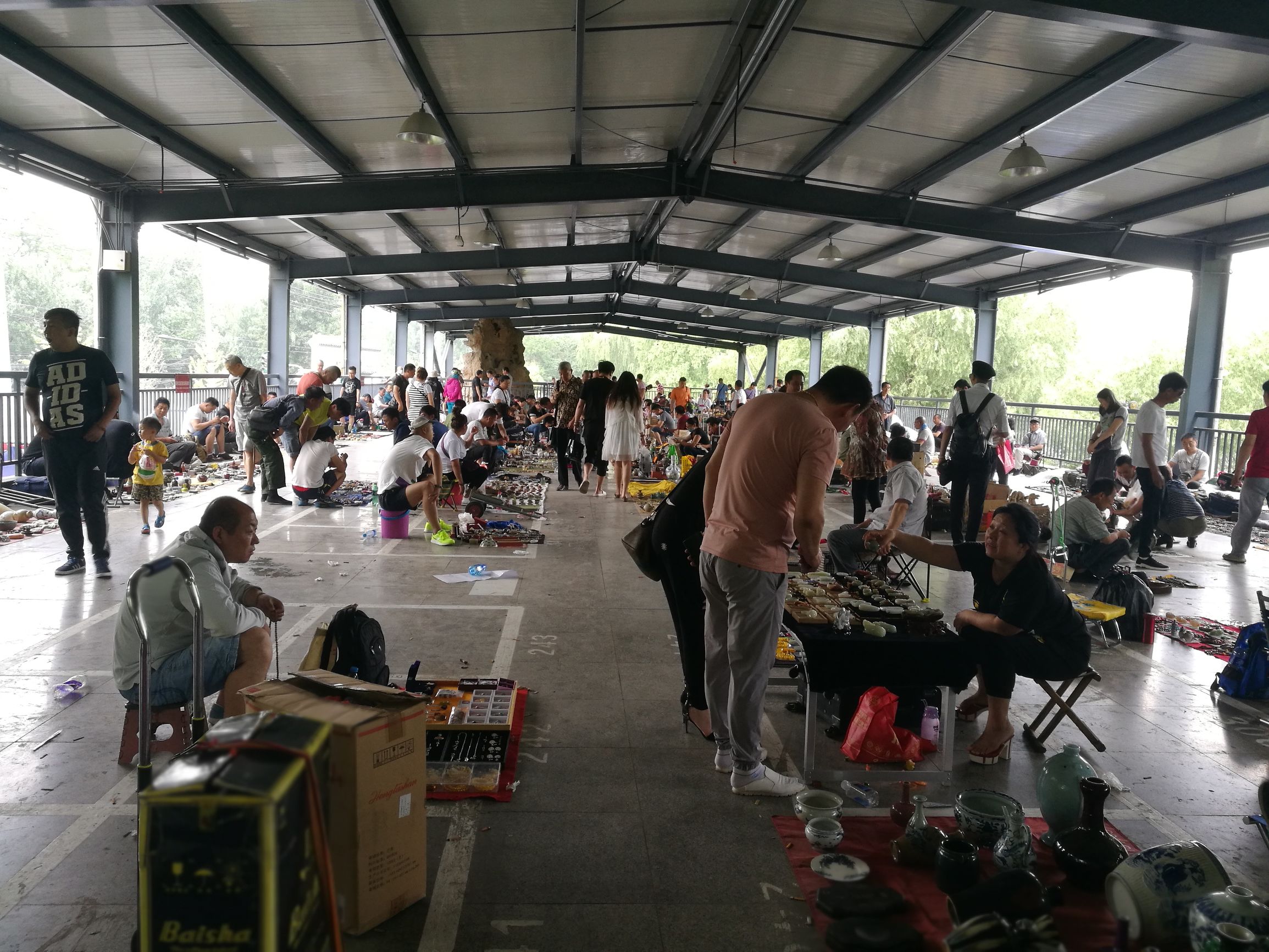 鲁园卖的都是什么,鲁园有买画的吗