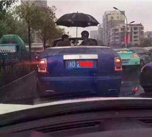 当敞篷车主遇到了下雨,下雨天汽车司机怎么应对