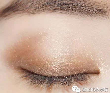 戚薇的妆容教程,戚薇湿发烟熏妆