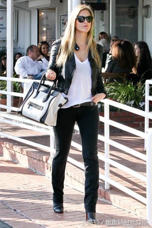 你说Celine“笑脸包”out了?绝对的No!