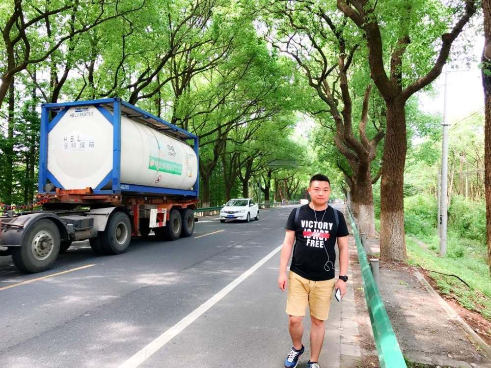 我和老师的恩恩怨怨作文,我和老师的爱恨情仇