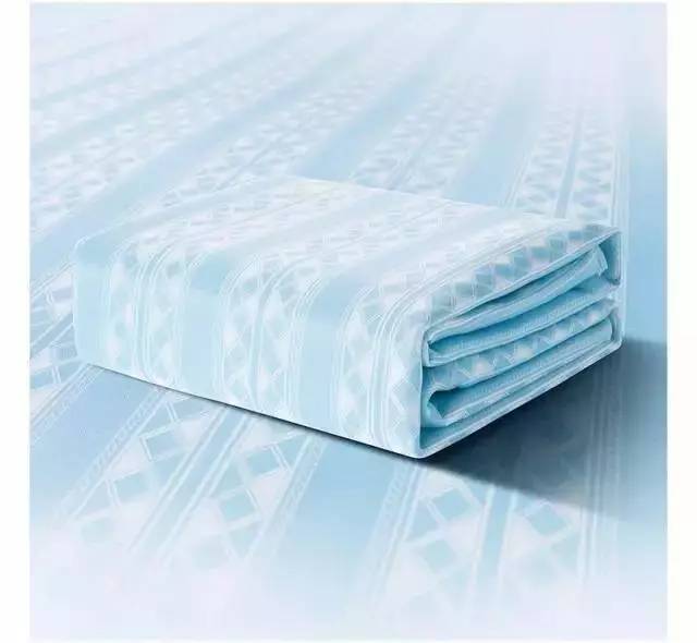 荐书|可以睡的日本散文·不是人的诗歌作者·尽情撕的诺奖诗集