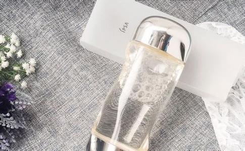 买一样的护肤品，为什么你的皮肤总是没别人好？原来是这里出了问题