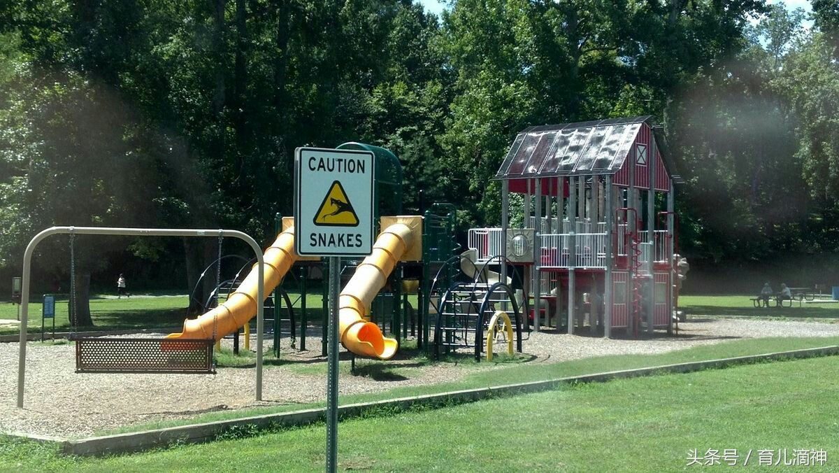 儿童游乐园超奇怪滑滑梯,儿童乐园旋转滑梯细节