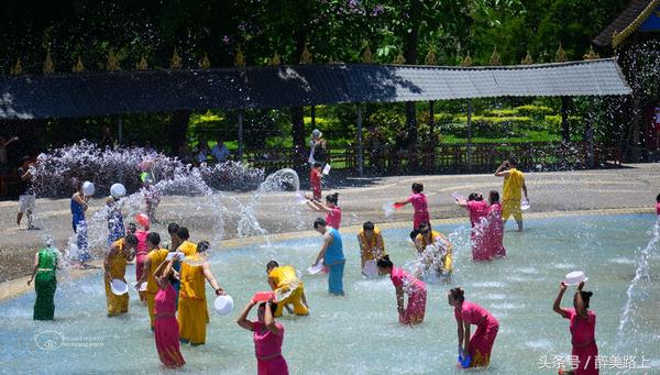 西双版纳在水一方泼水节,版纳哪里可以感受泼水