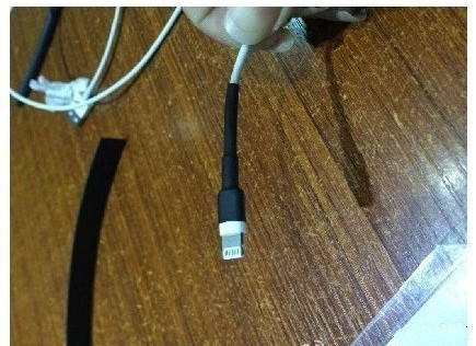 苹果手机数据线炸开了？一根5毛钱的热缩胶拯救了它