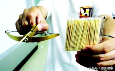 学校门口卖“牙签弩”，这种玩具射程可超20米，孩子喜欢玩但很危险