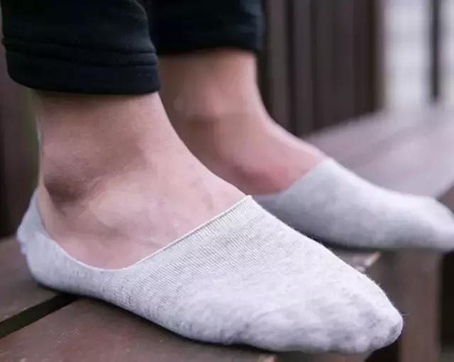 男人穿袜子注意什么卫生,男人夏天穿肉色袜子好吗