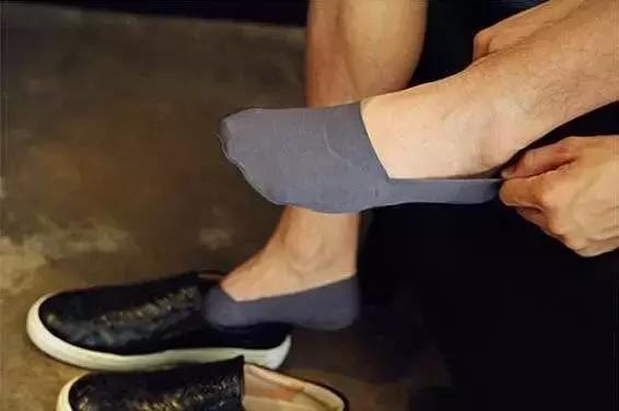 男人穿袜子注意什么卫生,男人夏天穿肉色袜子好吗