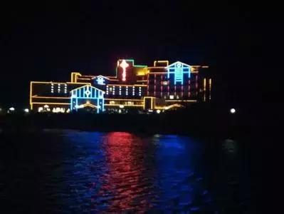 夏天和冬天泡温泉哪个好,夏天和冬天哪个更适合泡温泉