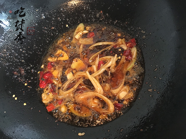 你肯定没有吃过这样的基围虾！因为调料和烹饪步骤不一样，今天手把手教你怎么去做