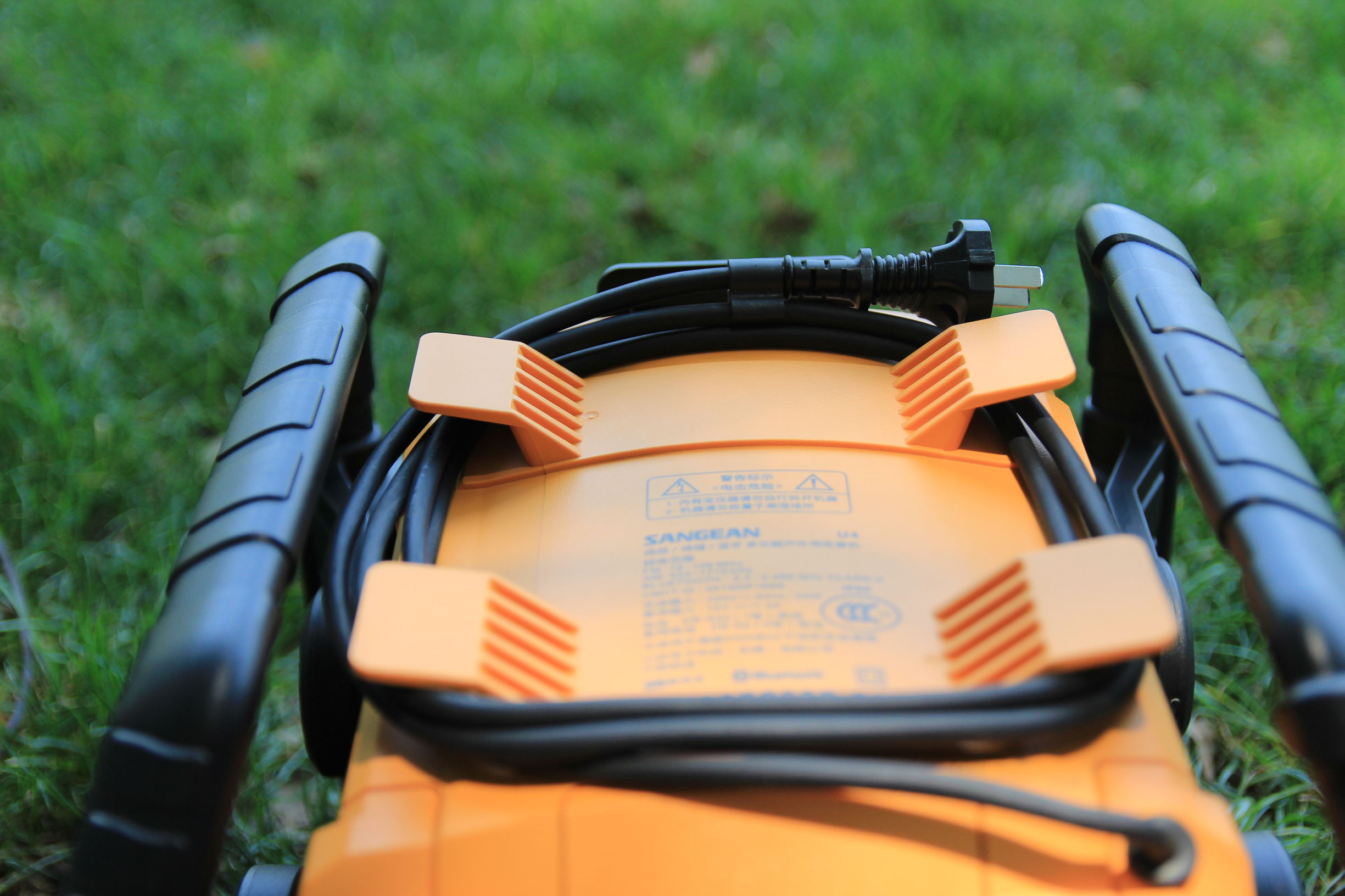 SANGEAN山进U4，被这个霸气的肌肉音响脸折服了，广场舞外放神器