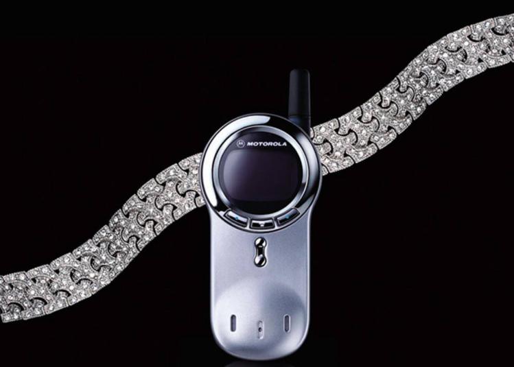 摩托罗拉360度旋转手机老款,摩托罗拉经典彩屏直板手机