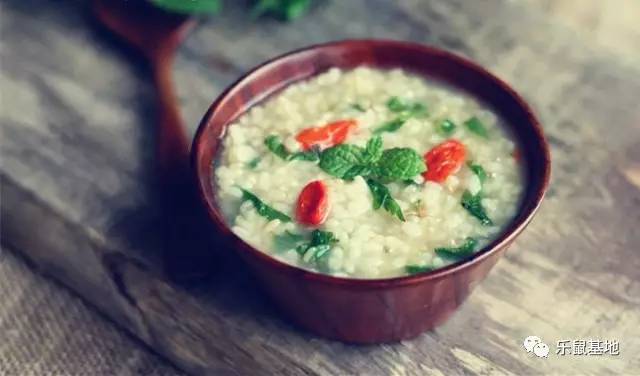 “薄荷香中醉欲颠”,有了薄荷的陪伴让,你清清爽爽度夏天