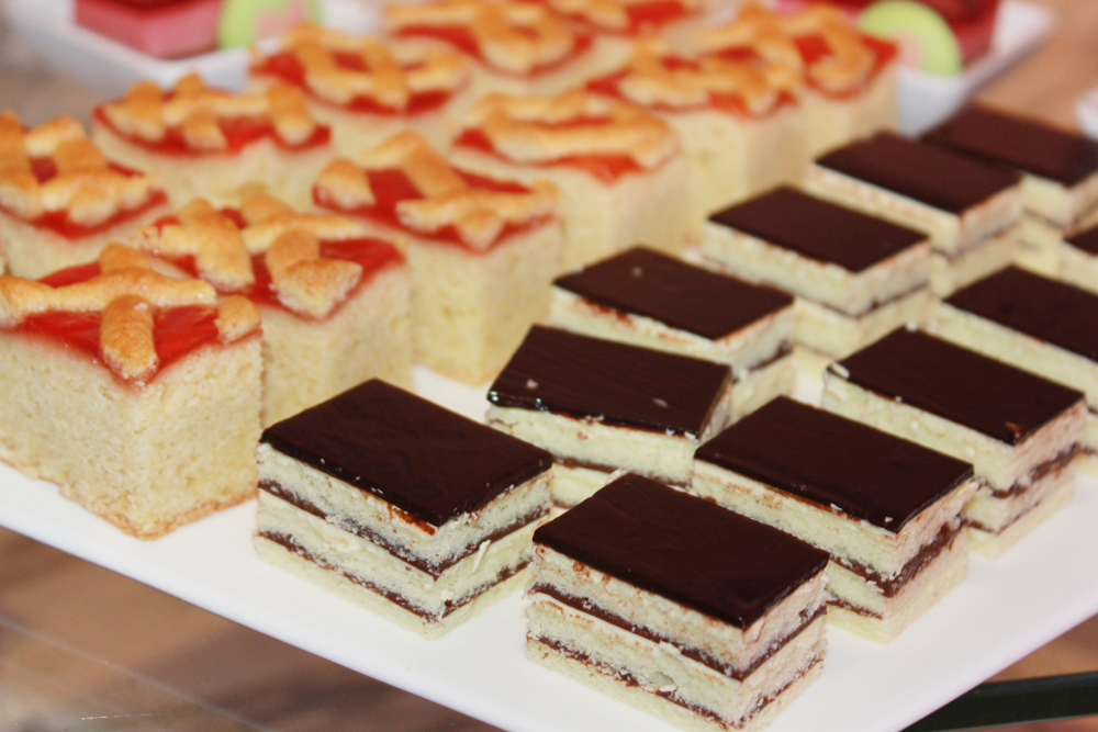 请客推荐去哪个饭店,三亚适合十个人聚餐的餐厅推荐