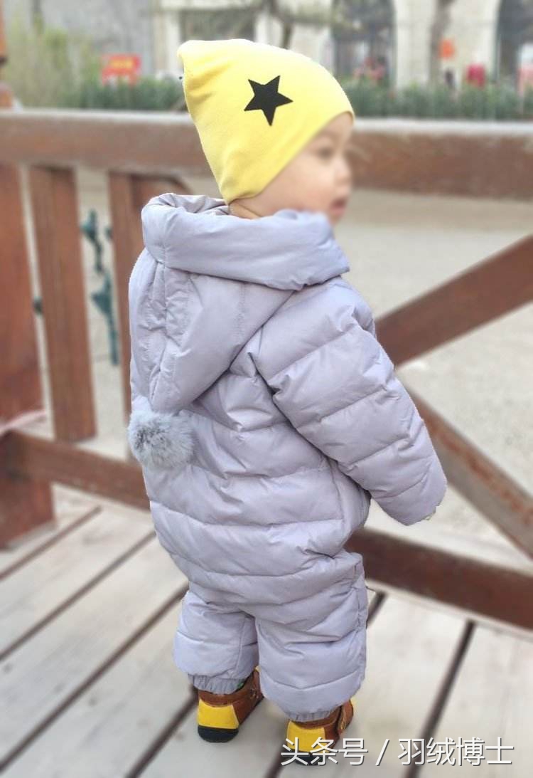 宝宝适合穿棉服还是羽绒服,宝宝穿羽绒服和棉服的区别