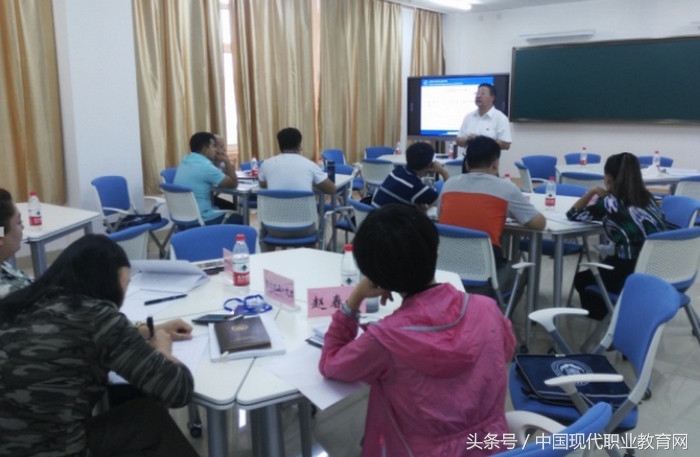 和田教师一年工资,和田教师岗位工资和薪级工资表