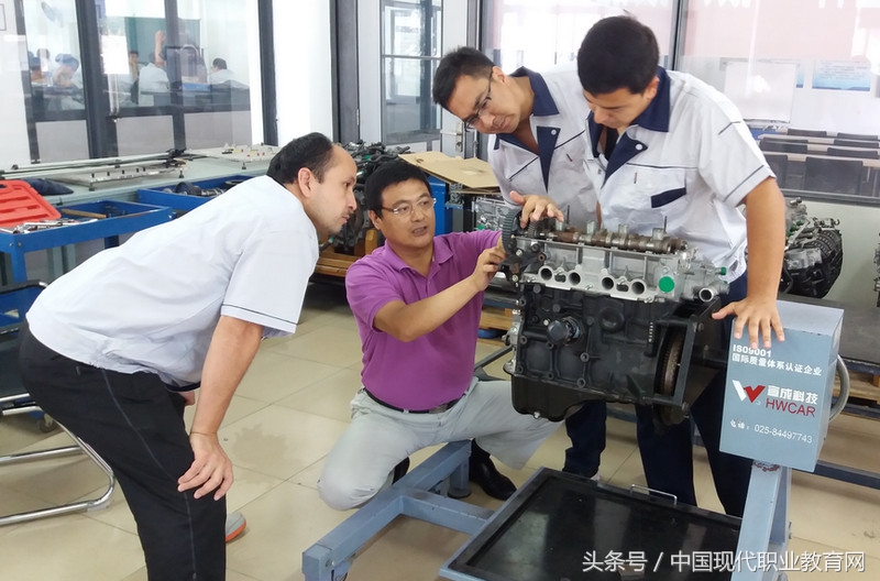 和田教师一年工资,和田教师岗位工资和薪级工资表