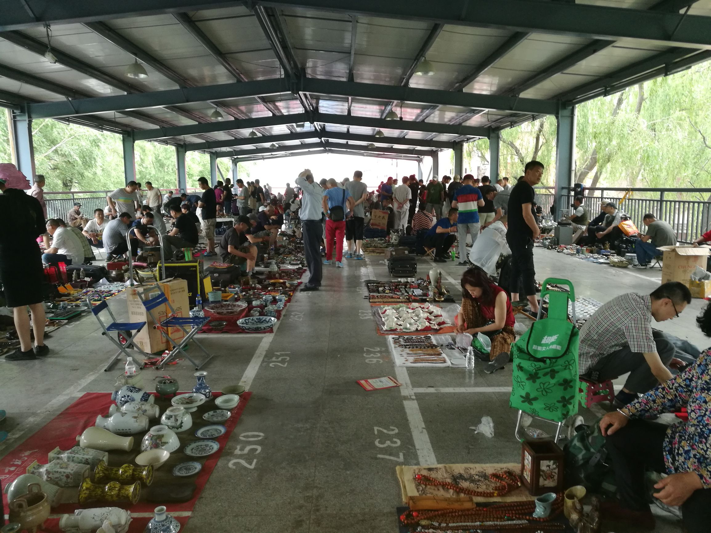 鲁园卖的都是什么,鲁园有买画的吗