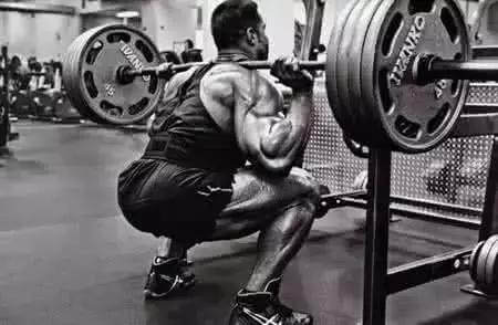 深蹲好处多如何做标准深蹲,深蹲有什么锻炼效果好的动作