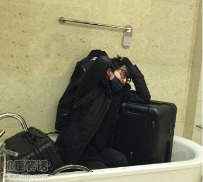 舔第二碗时,丈母娘拉我的手说:放这儿吧!等下我来洗