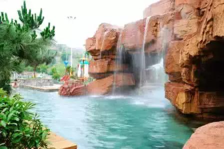 夏天和冬天泡温泉哪个好,夏天和冬天哪个更适合泡温泉