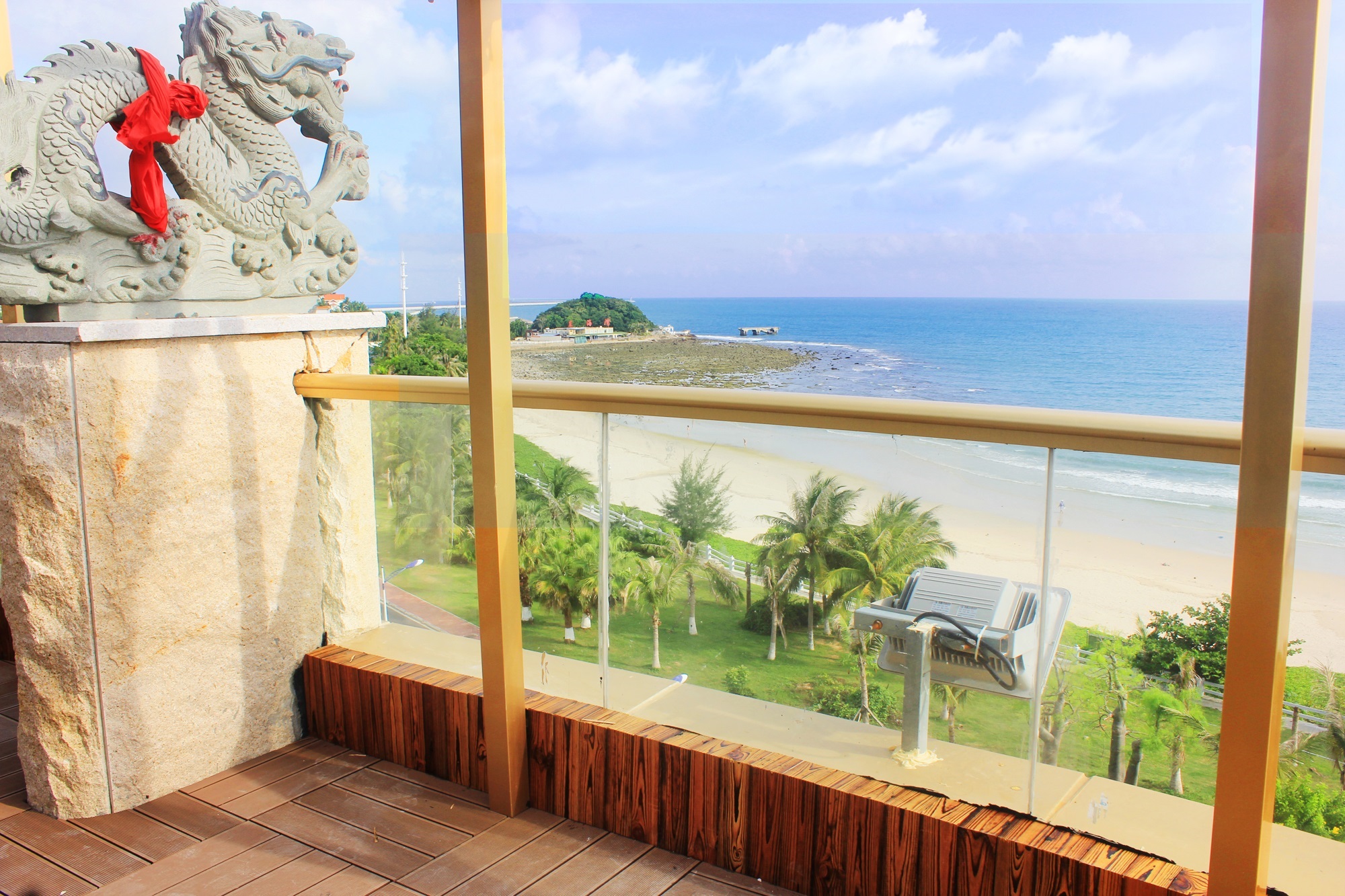 请客推荐去哪个饭店,三亚适合十个人聚餐的餐厅推荐