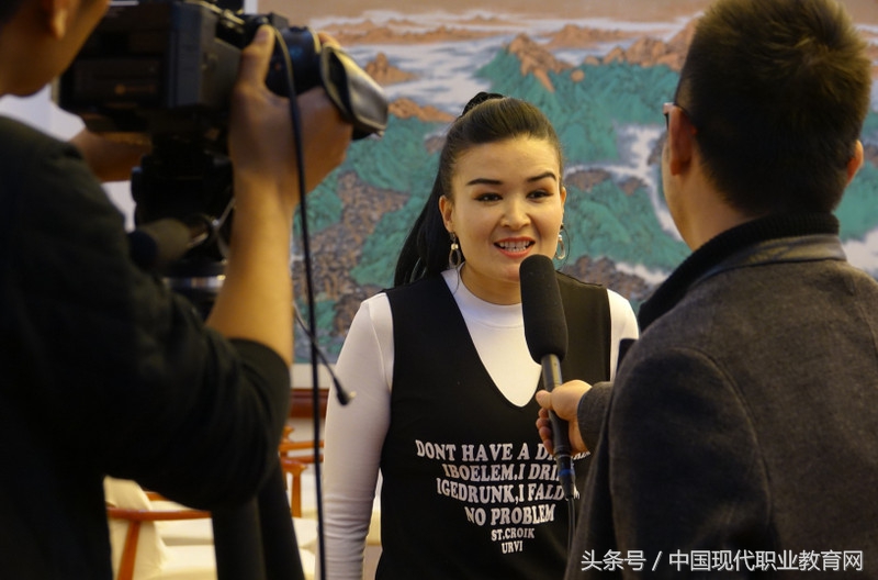 和田教师一年工资,和田教师岗位工资和薪级工资表